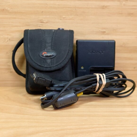 SONY Cyber-Shot DSC-T9 6MP Digital Camera, Made in Japan, Black - Picture 2 of 10